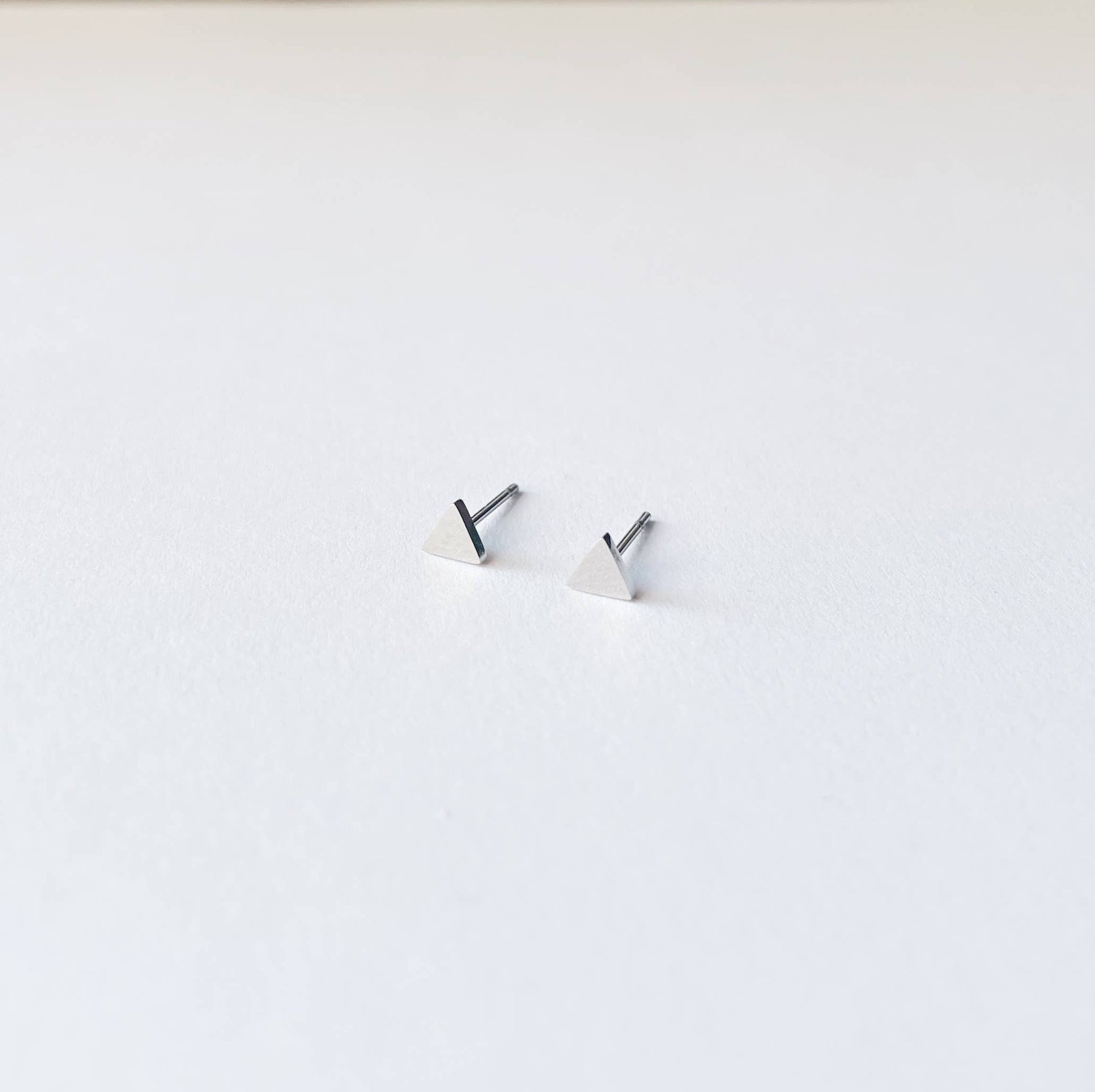 SILVER TINY TRIANGLES