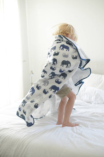 BLUE ELEPHANT AND WAVE BLANKET
