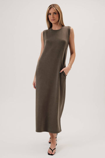 ROUND NECK SLEEVELESS MAXI DRESS