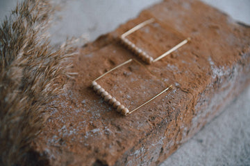 NATURAL SQUARE HOOP EARRINGS