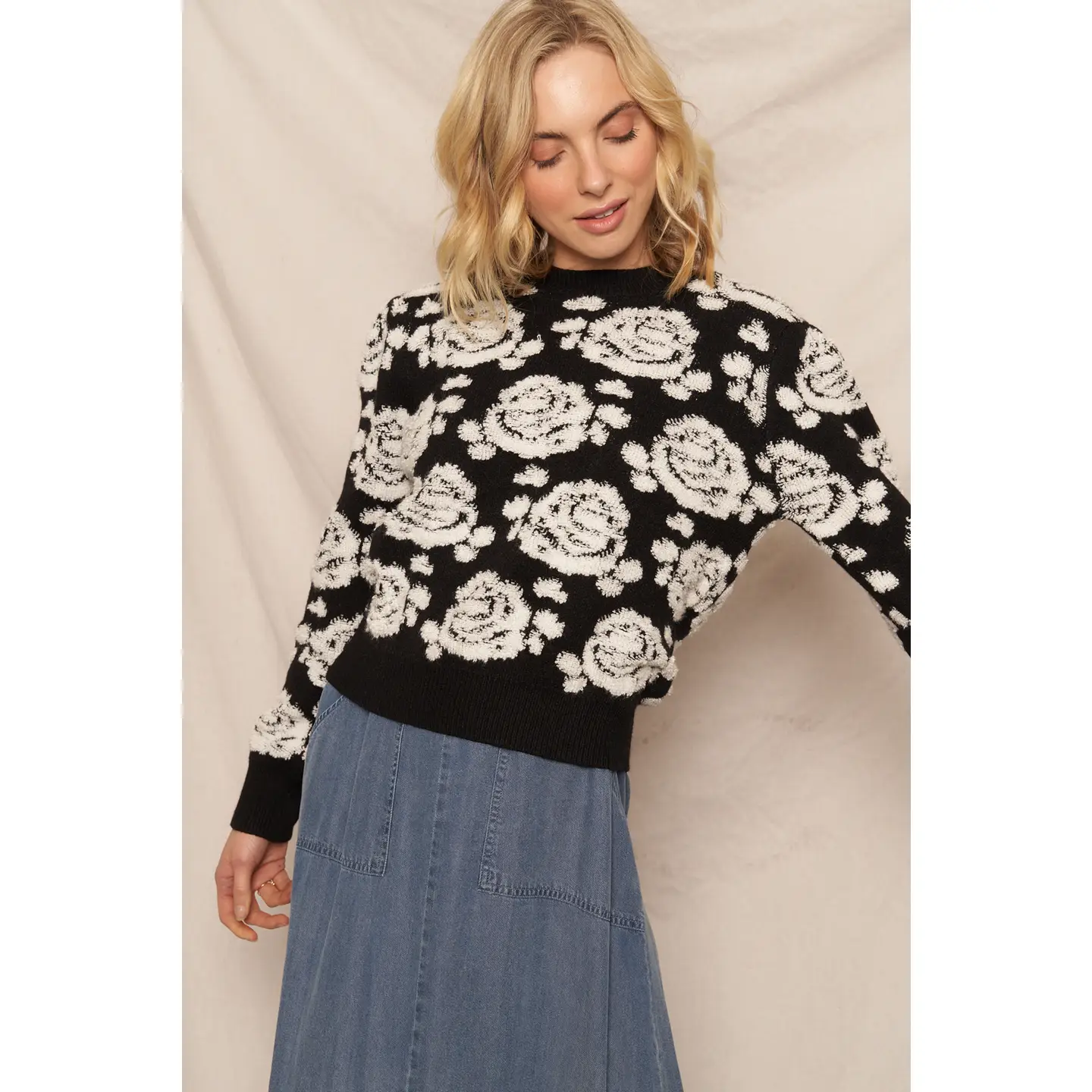 BLACK ROSE CROP SWEATER