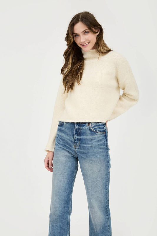 TURTLENECK KNIT SWEATER