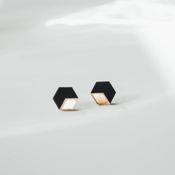 BLACK AND GOLD BELLE STUD